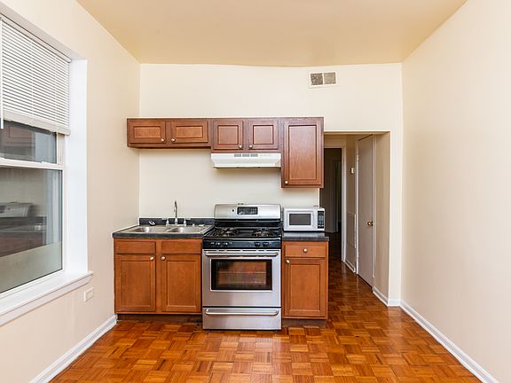 2nd image of 2910-12 S Wentworth Ave W #2912-1R