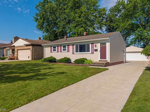 3rd image of 6176 Carol Dr