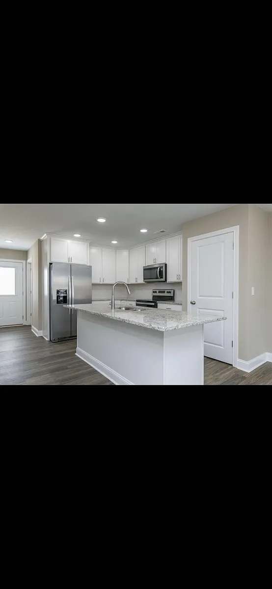 Building Photo - 4001 Ruby Rose Rd