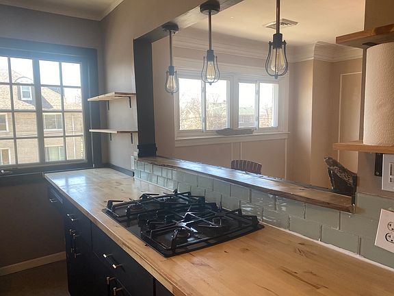 3rd image of 2083 Gladstone St #1