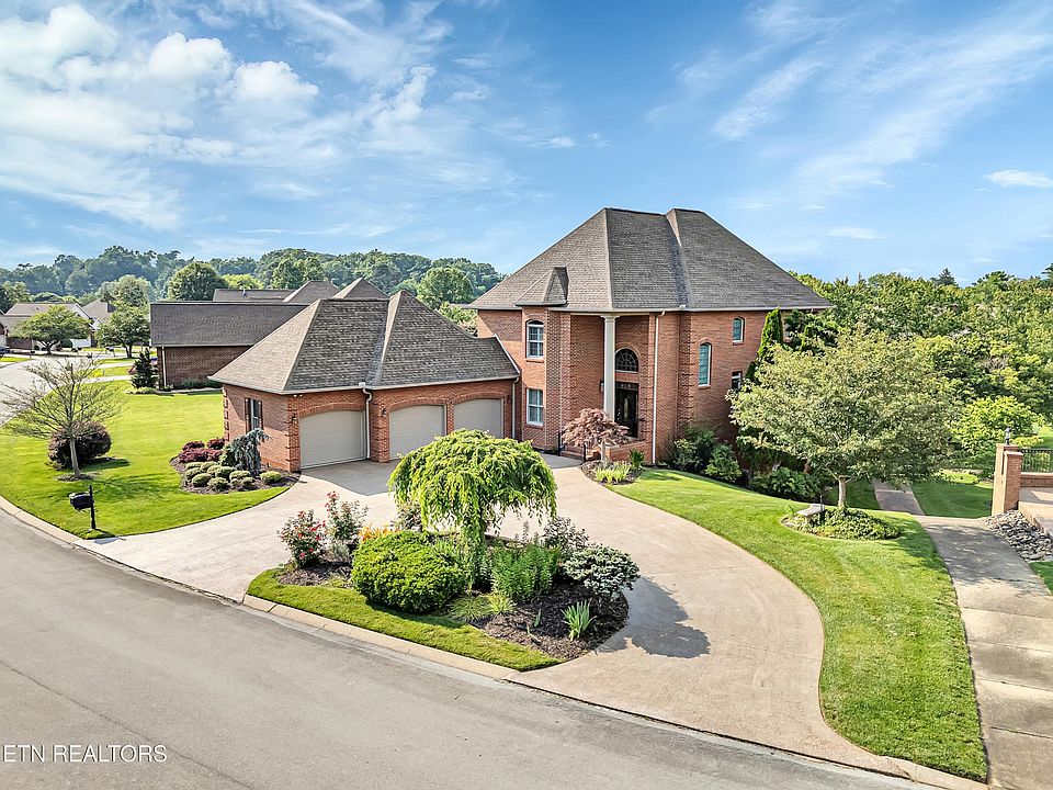 1st image of 236 Savannah Park Dr