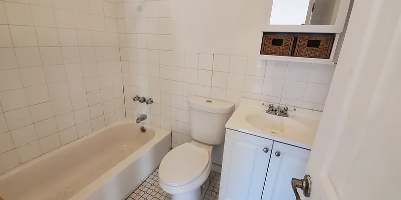 Rented by Capri Jet Realty Corp | media 11