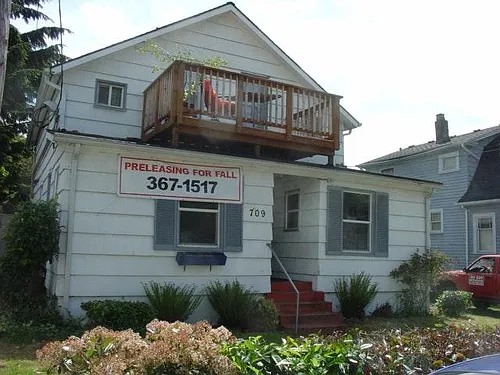 709 NE 43rd St #2 Photo 1