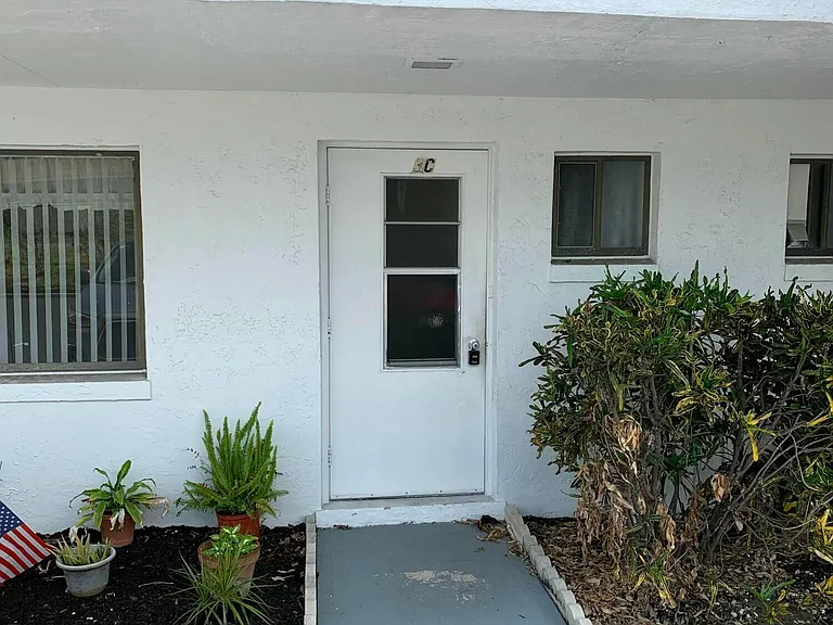 3755 S Hopkins Ave #C3 — Photo 2