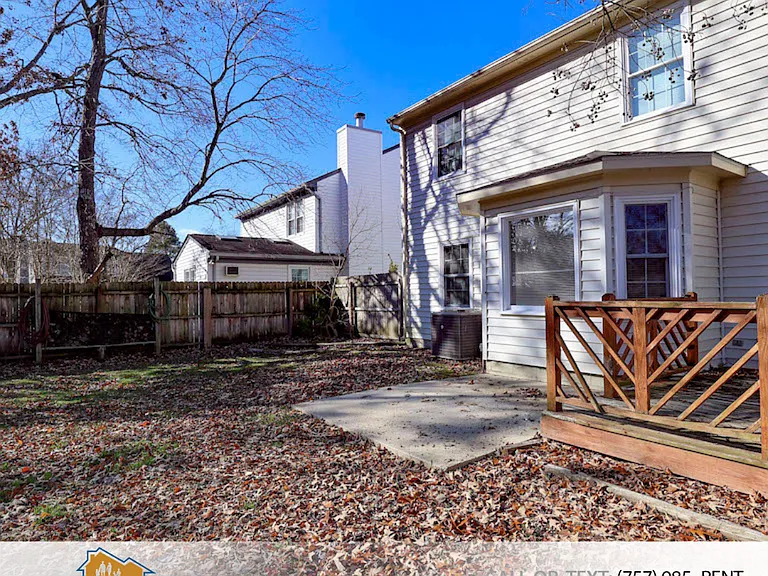 938 Churchill Ln — Photo 37
