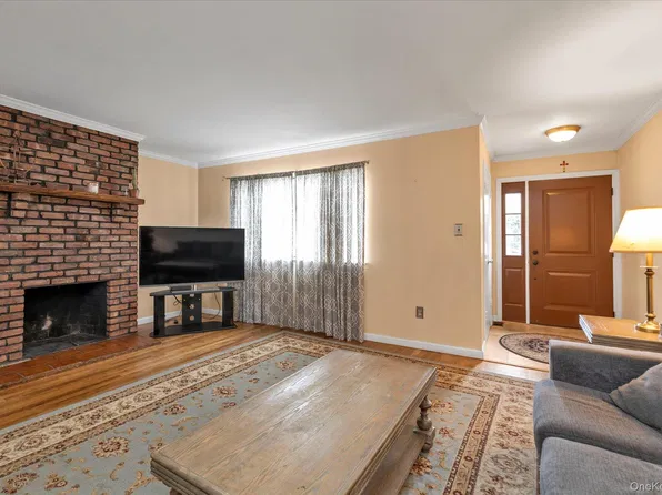 88 E Valley Stream Boulevard #6, Valley Stream, NY 11580