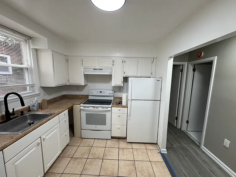 1134 E Mount Airy Ave #2 — Photo 8