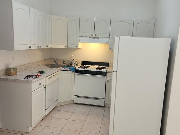 3rd image of 529 Logan Ave