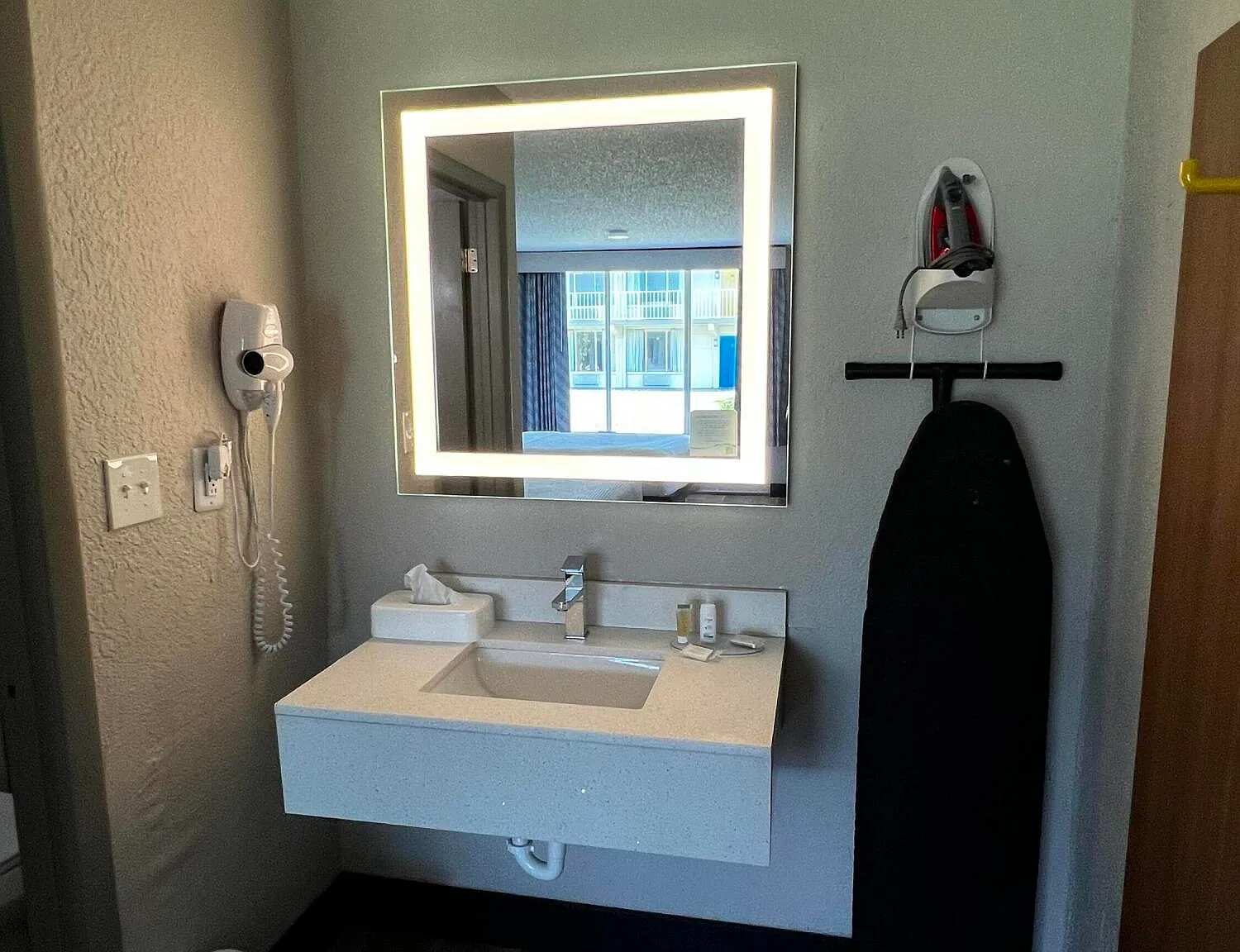 Days Inn Wyndam — Photo 4