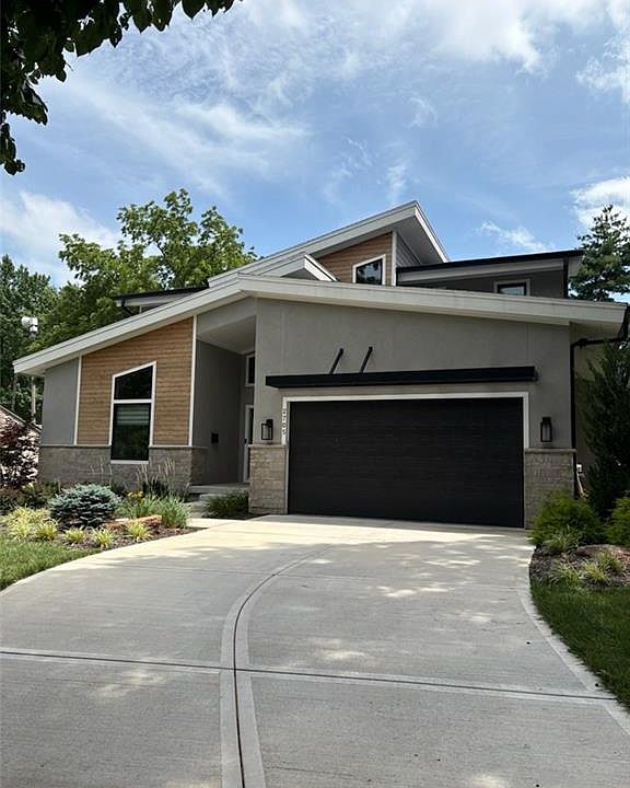 1st image of 2705 W 74th St