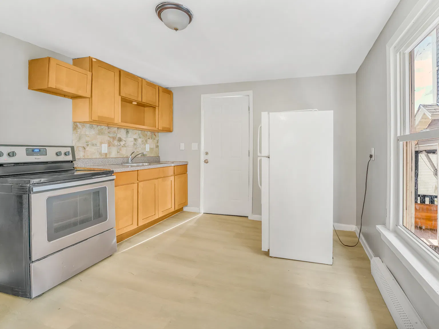 2 bed, 1.5 bath, 744 sqft, $1,400 — Photo 4