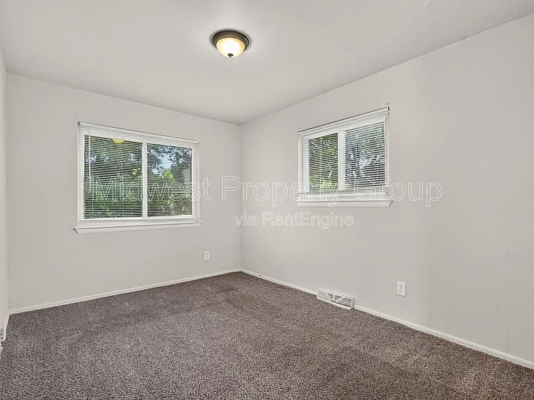 235 Flora Dr — Photo 12