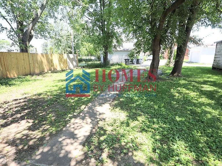 610 E Gum St — Photo 24