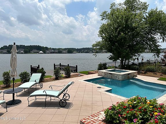 3rd image of 131 Northlake Dr