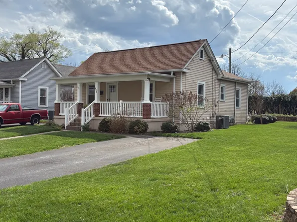 809 Nichols Rd, Salem, VA 24153