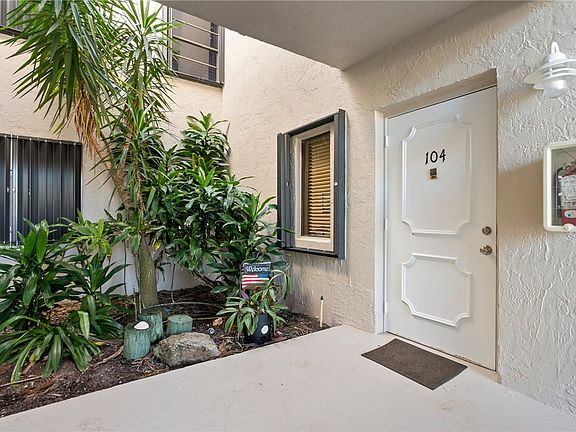 2nd image of 3212 S Lakeview Cir APT 104