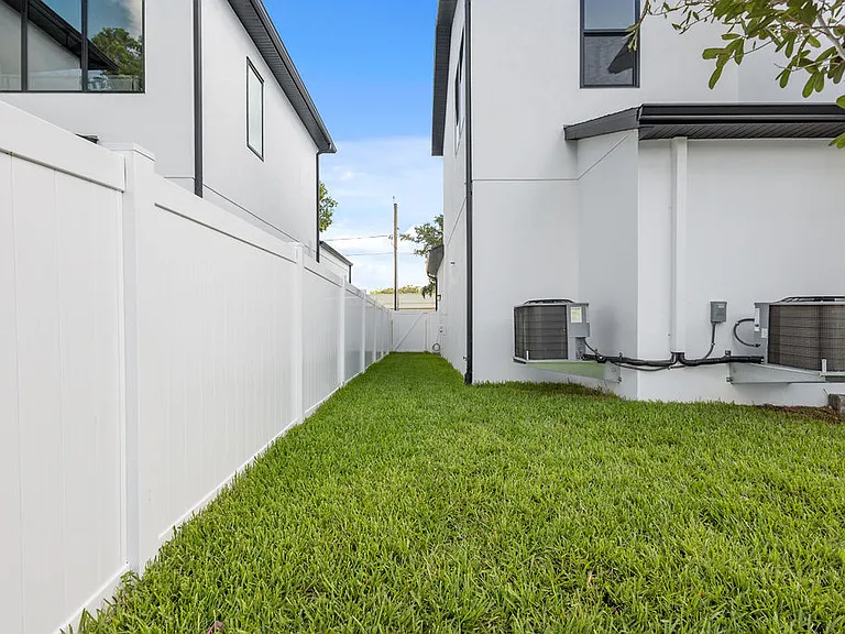 3202 W La Salle St — Photo 8