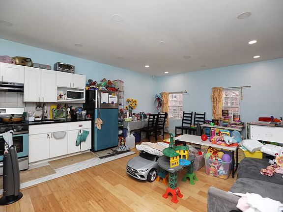 3rd image of 8623 123rd St