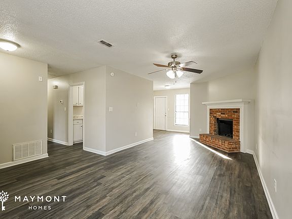 3rd image of 4331 Parkwood Dr