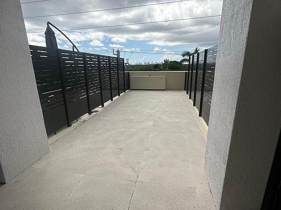 4th image of 602 E Dania Bch #316