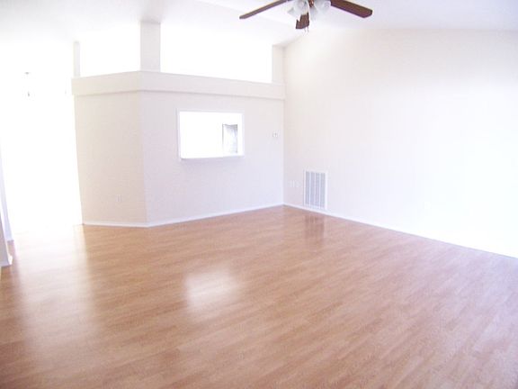 5th image of 412 Saint Anns Dr