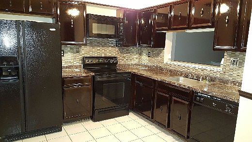 2nd image of 2812 Red Oak Ln