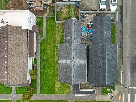 3rd image of 621 W Market Street