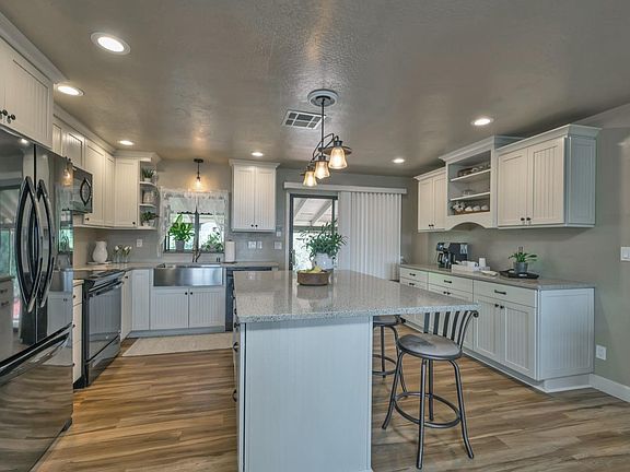 4th image of 3446 Rosebud Dr