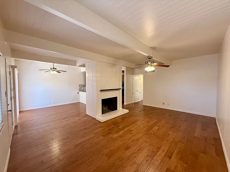 3800 Stockdale Hwy #7 — Photo 2