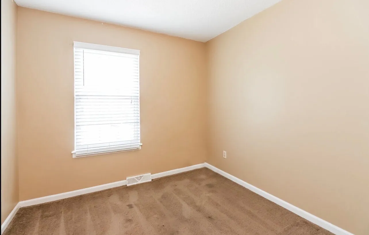 4 bed, 2866 sqft, $1,900 — Photo 1