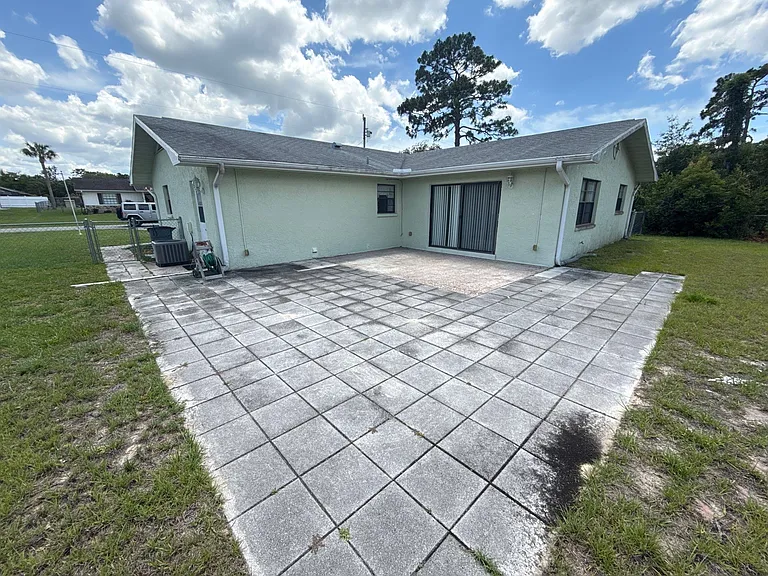 8215 W Cecil Ln — Photo 20