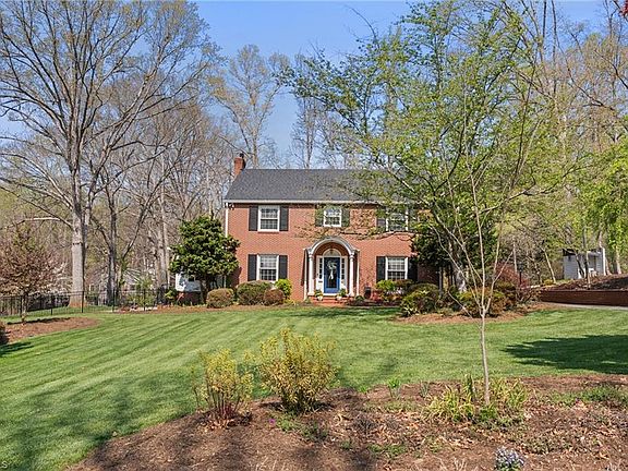 4th image of 211 Dutchman Creek Rd