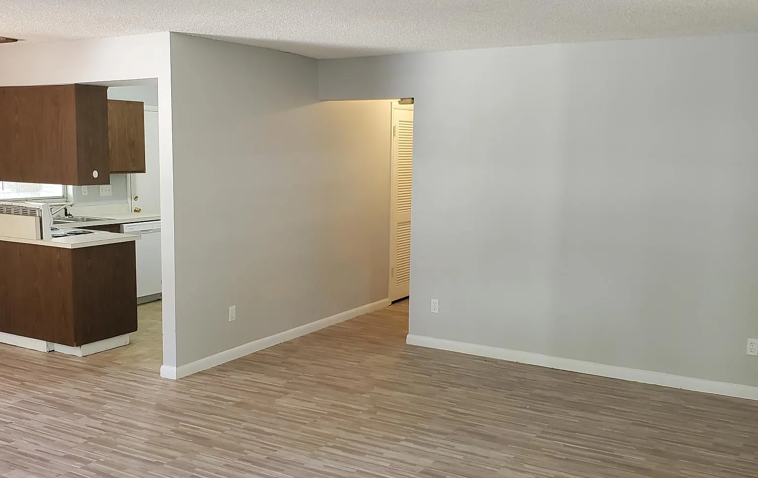 2 bed, 1070 sqft, $1,275 — Photo 2