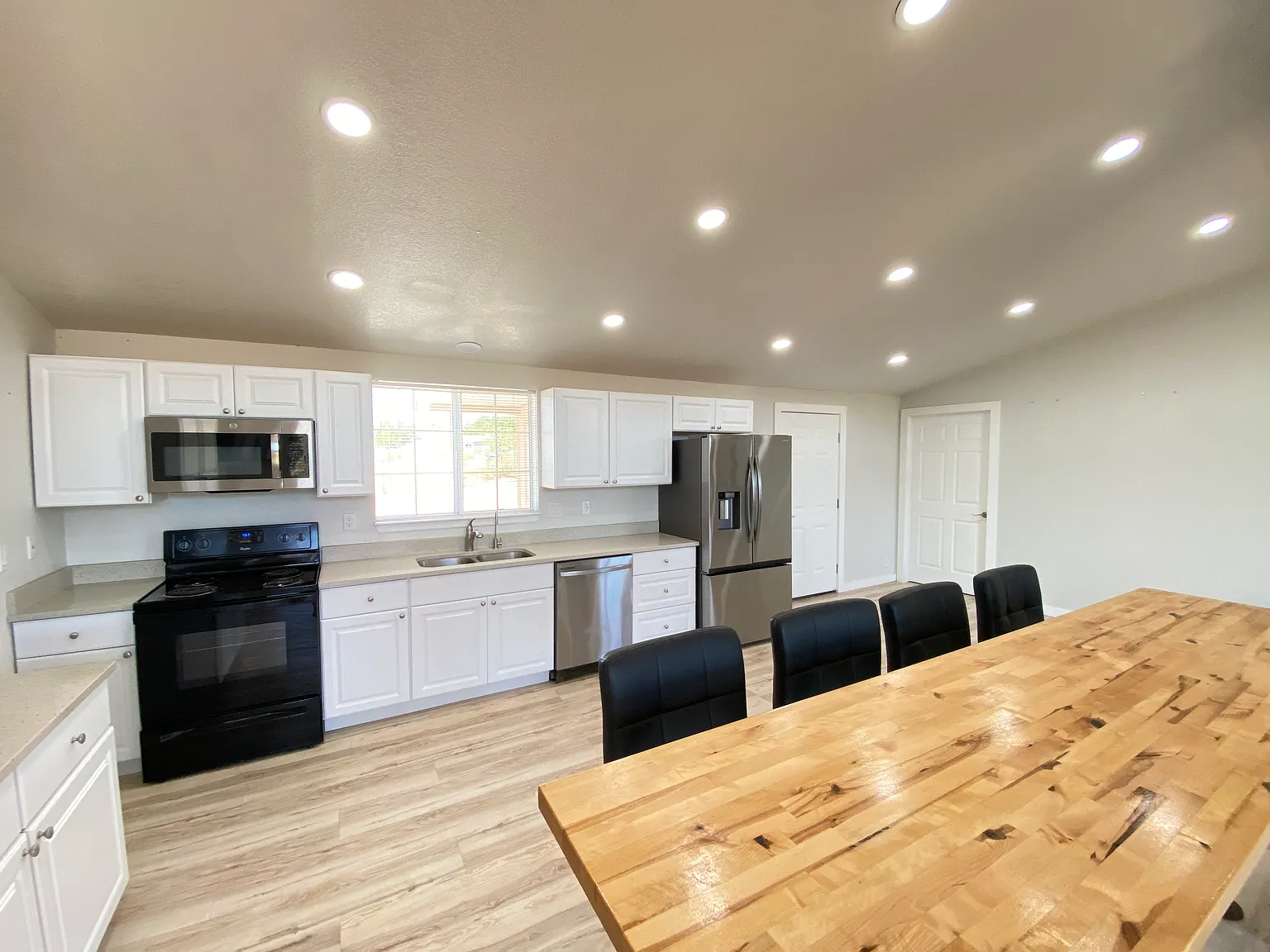 3 bed, 1800 sqft, $2,100 — Photo 4