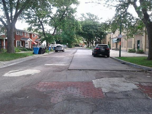 4th image of 7915 S Greenwood Ave