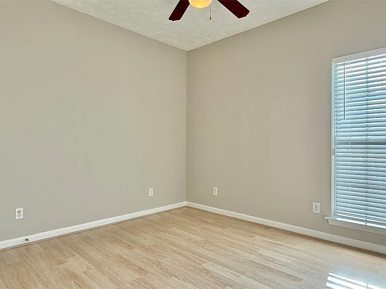9505 Greythorne Ct — Photo 16