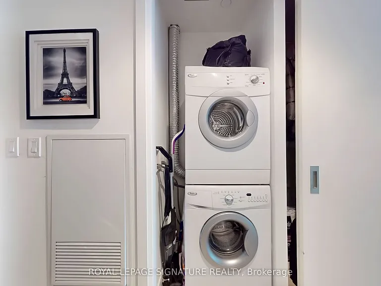 224 King St W #1406 — Photo 14