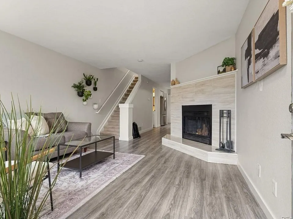 1867 Newland Ct