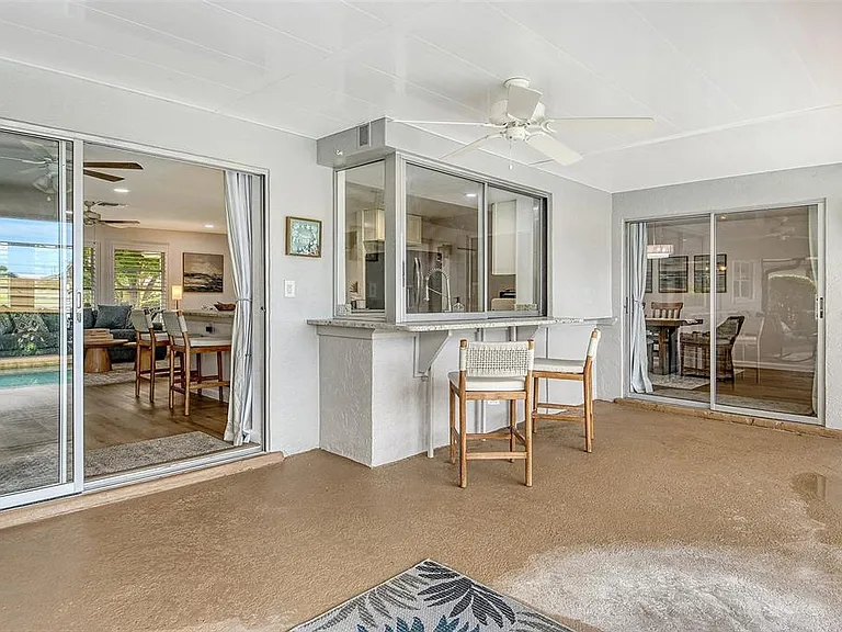 6722 Roxbury Dr — Photo 22
