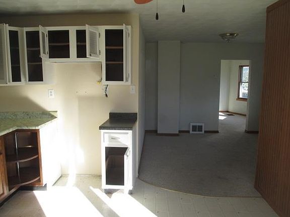 5th image of 307 NE Jefferson Ave