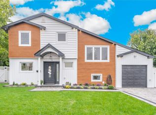10 Vera Ct, West Islip, NY 11795
