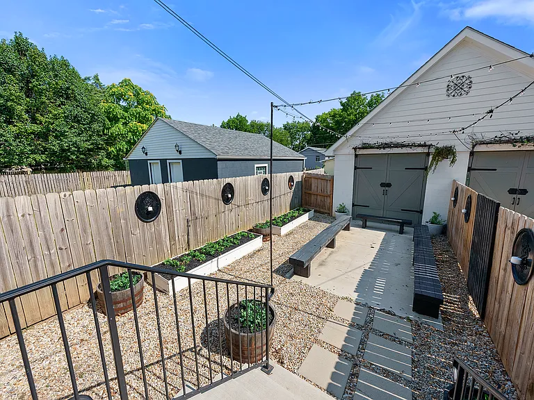 43 W Markison Ave — Photo 24