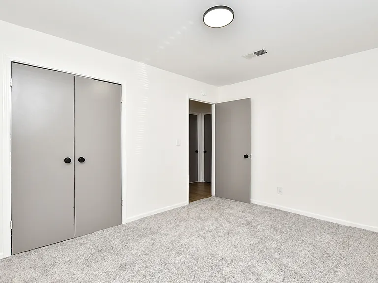 Room 1 (2) Room 1 (2)