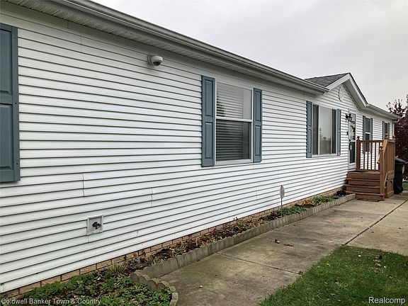3rd image of 9740 Russell St