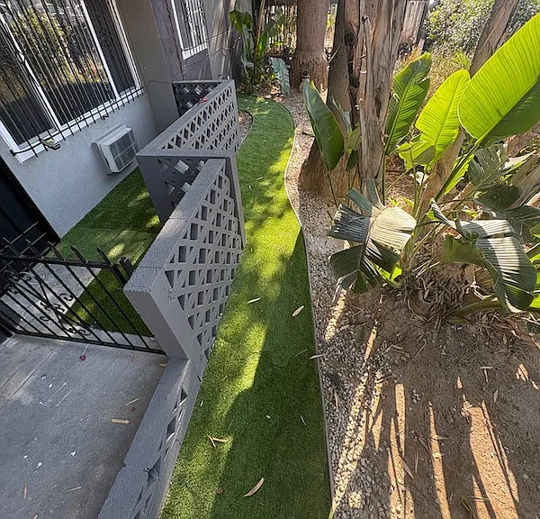 La Mirada Ave — Photo 6