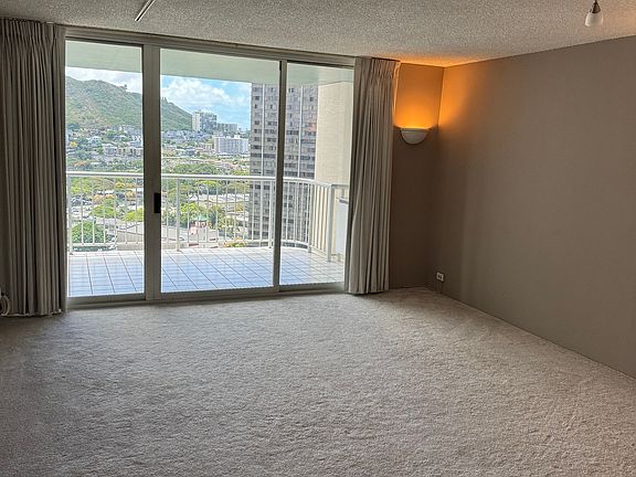 Living room, with lanai