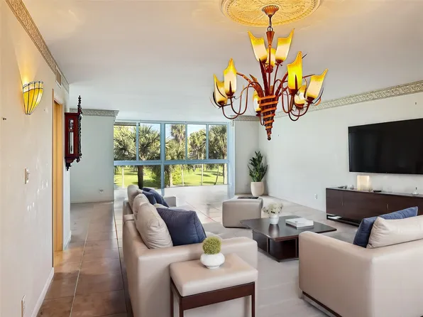 3960 Oaks Clubhouse Drive #307, Pompano Beach, FL 33069