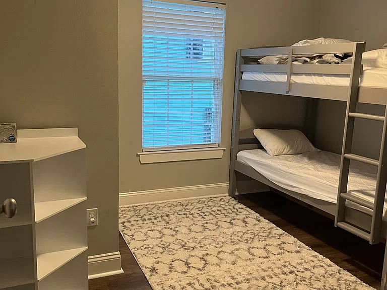 406 Newton St — Photo 16