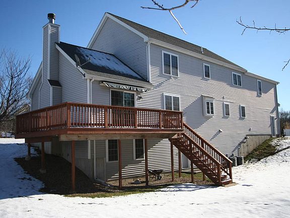 Walk out basement ,2 full wd