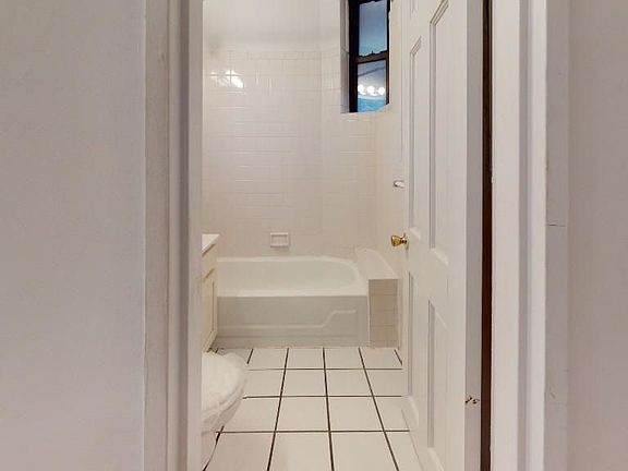 4th image of 318 E 89th St #3E1